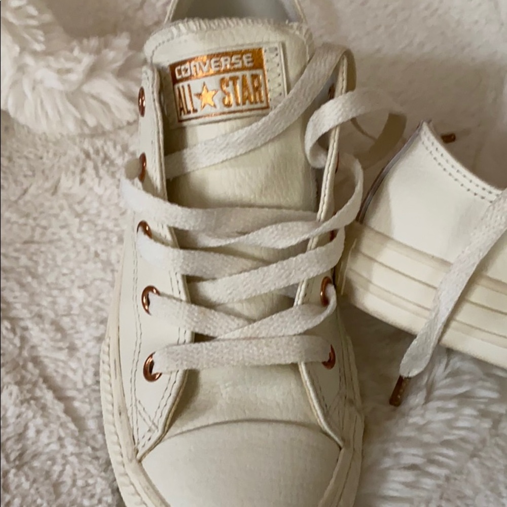Converse - Picture 2 of 3